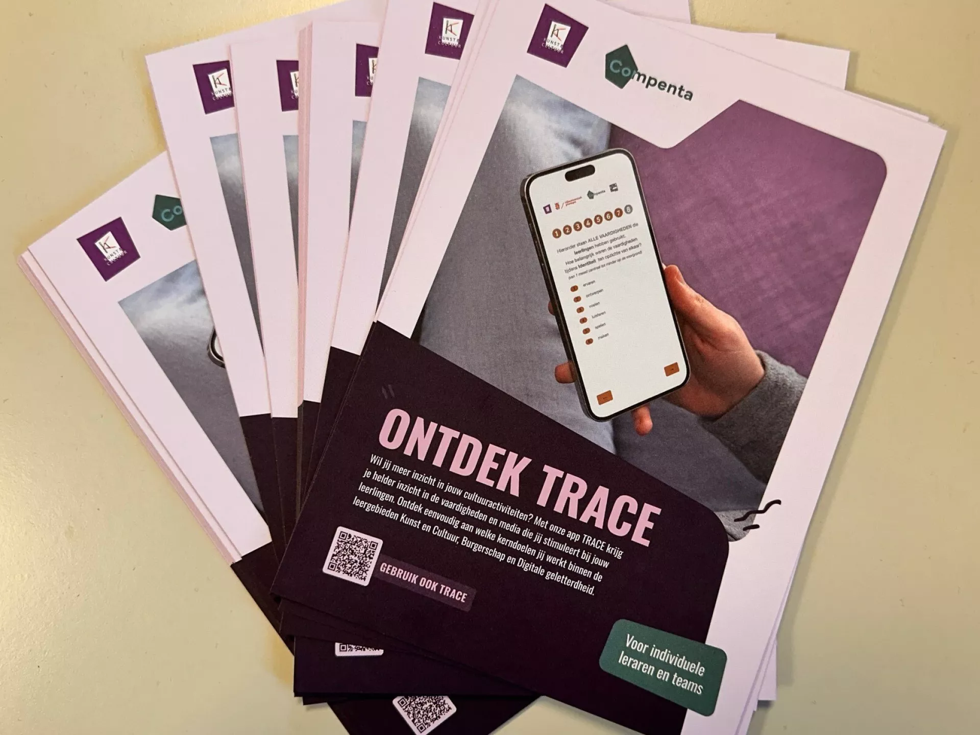 De flyer over trace.