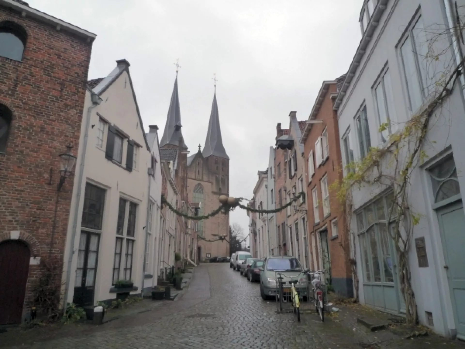 Smal straatje met gevels (Culturele 50 - Rondleiding door eigen stad of dorp maken)