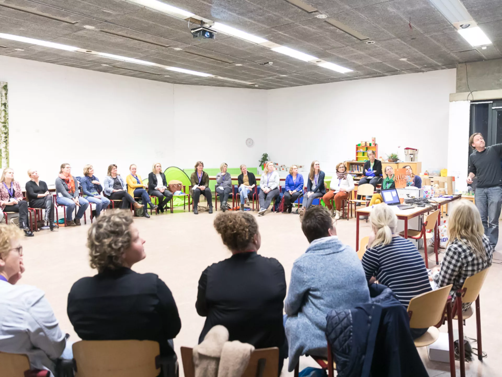 makers, amateurs, mensen in een kring, zzp