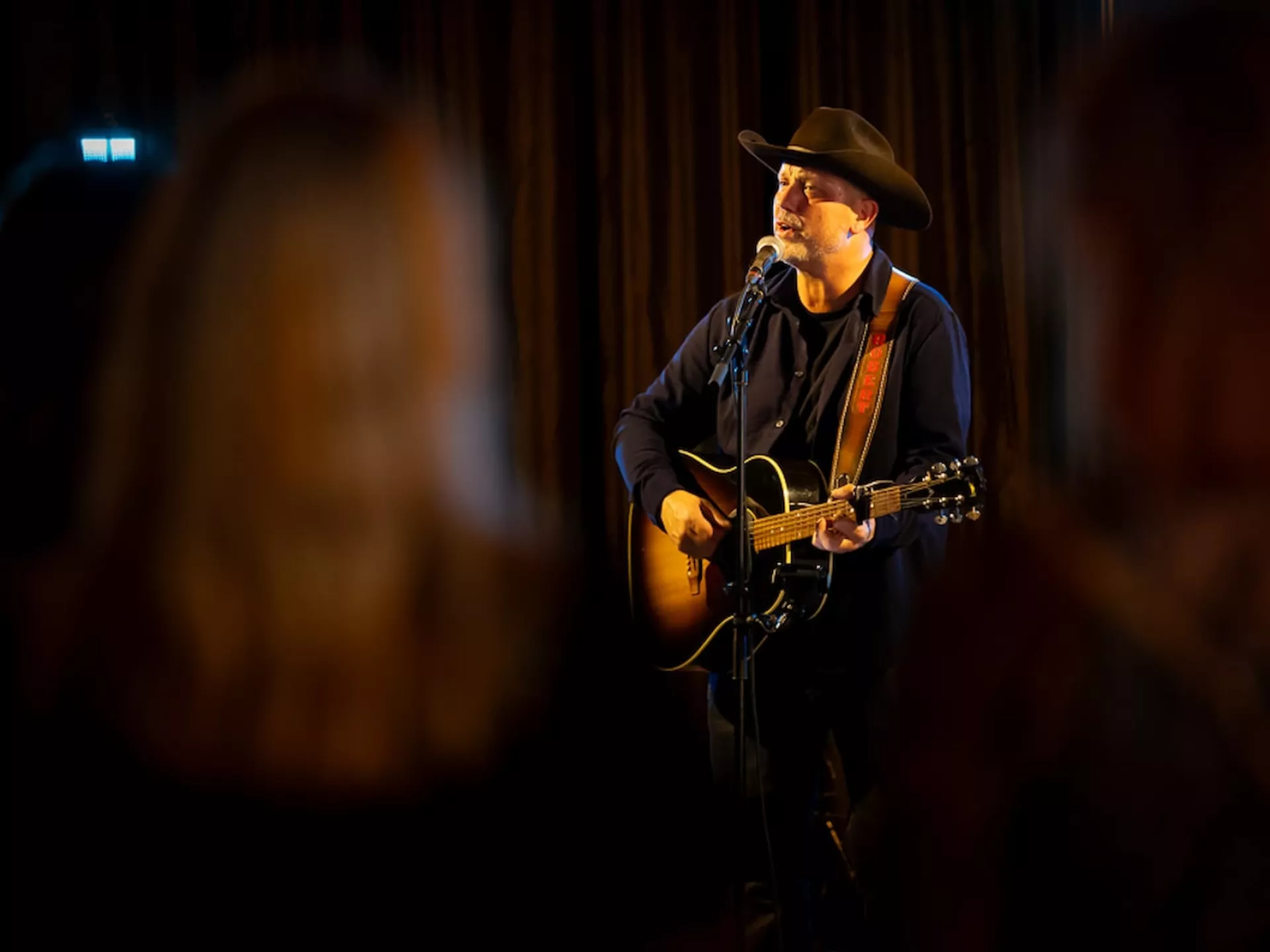 Robert Weston tijdens een optreden bij Drentsch Peil