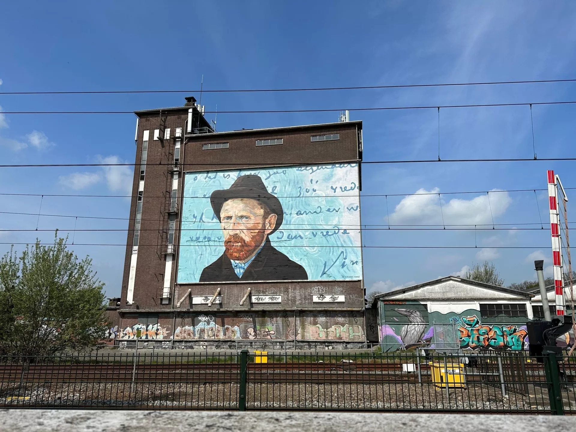 Makers - kunst in de openbare ruimte - Van Gogh landmarks - schildering Van Gogh op gebouw