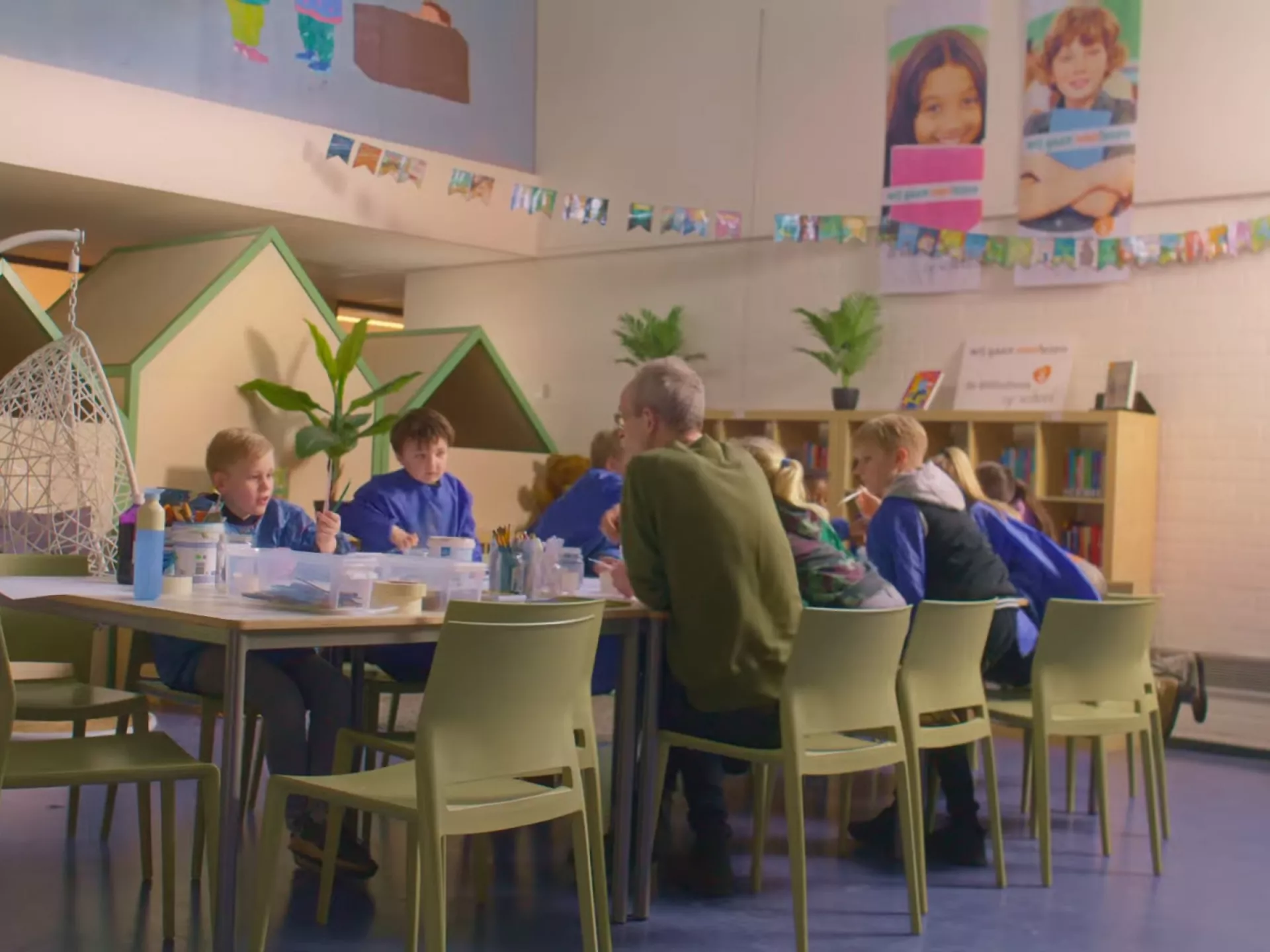 Kinderopvang - mensen overleggen aan tafel