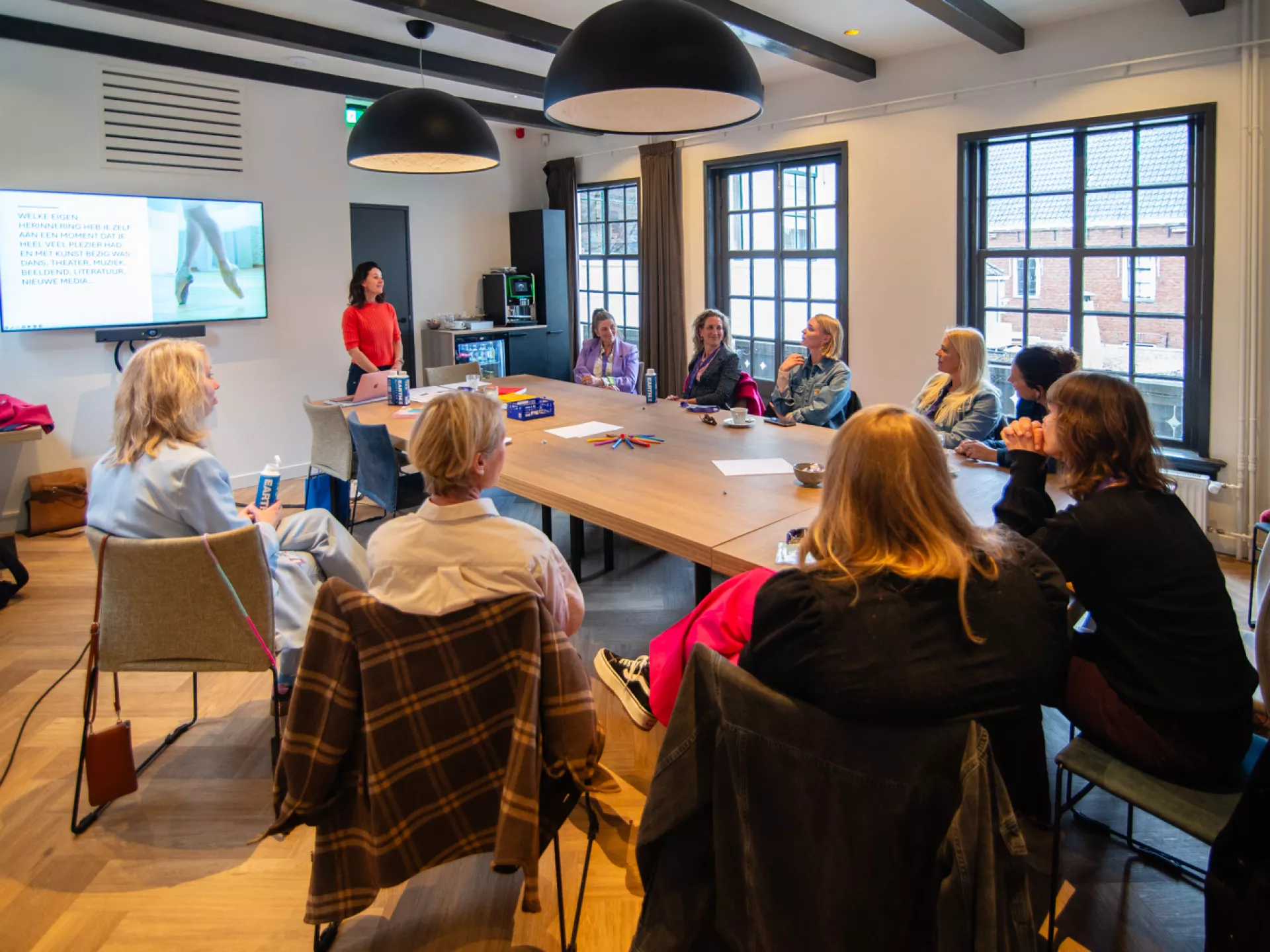 Over ons - doelgroepen - onderwijs - leerkrachten volgen workshop Krachtstof Festival