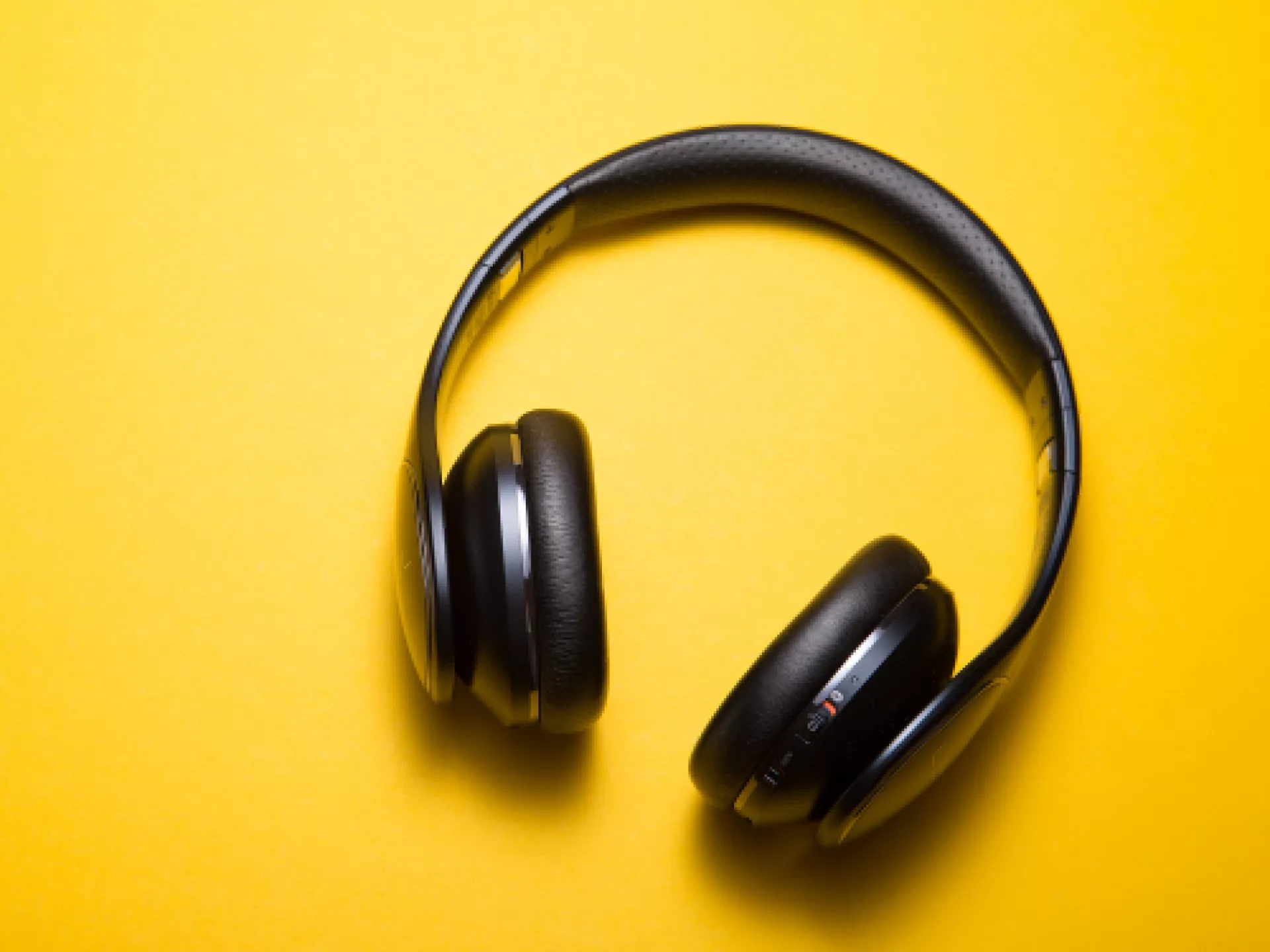 Dossier creativiteit - podcast - koptelefoon