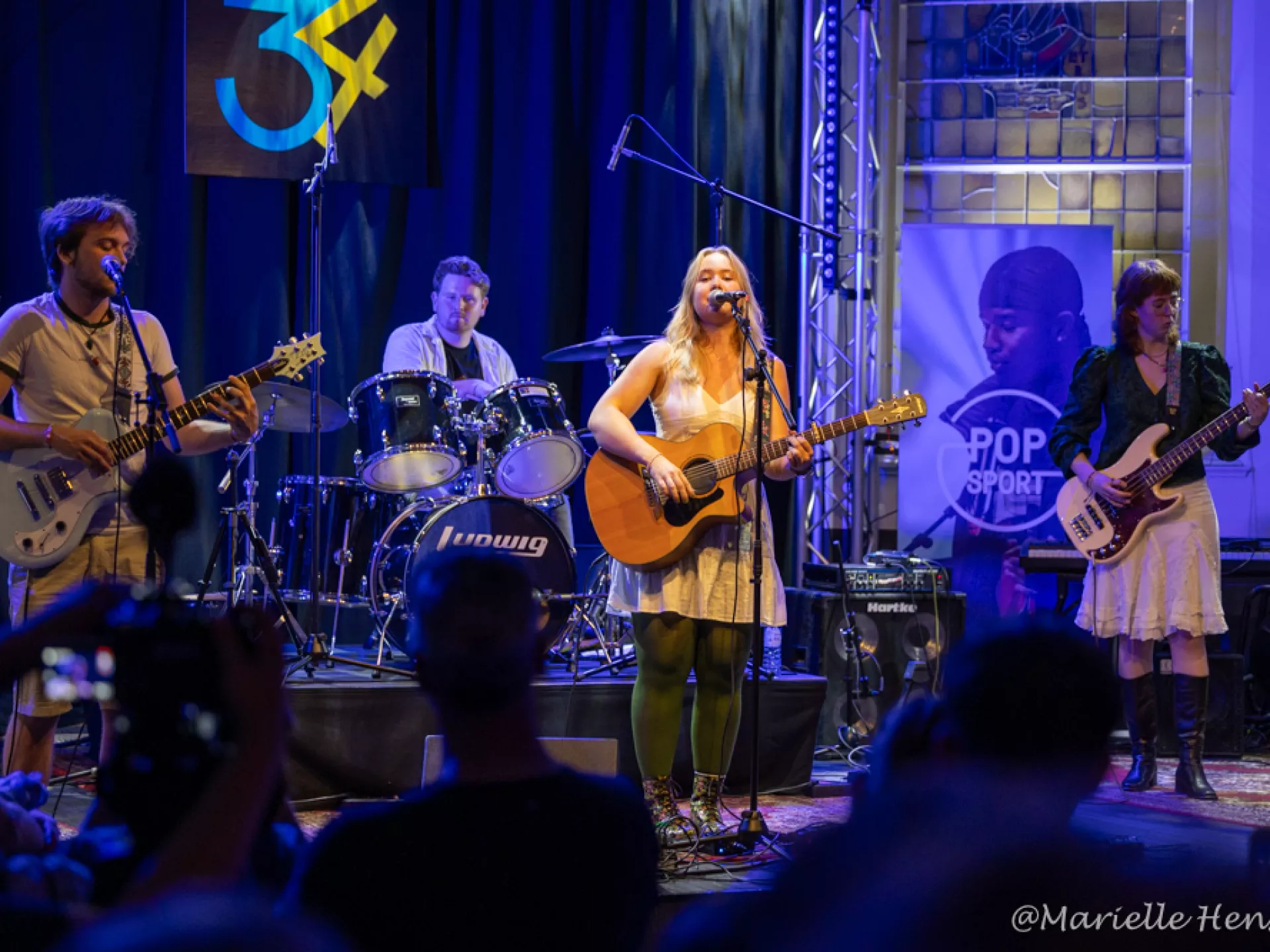 Popspot - showcase 2024 - band Bloom op het podium 