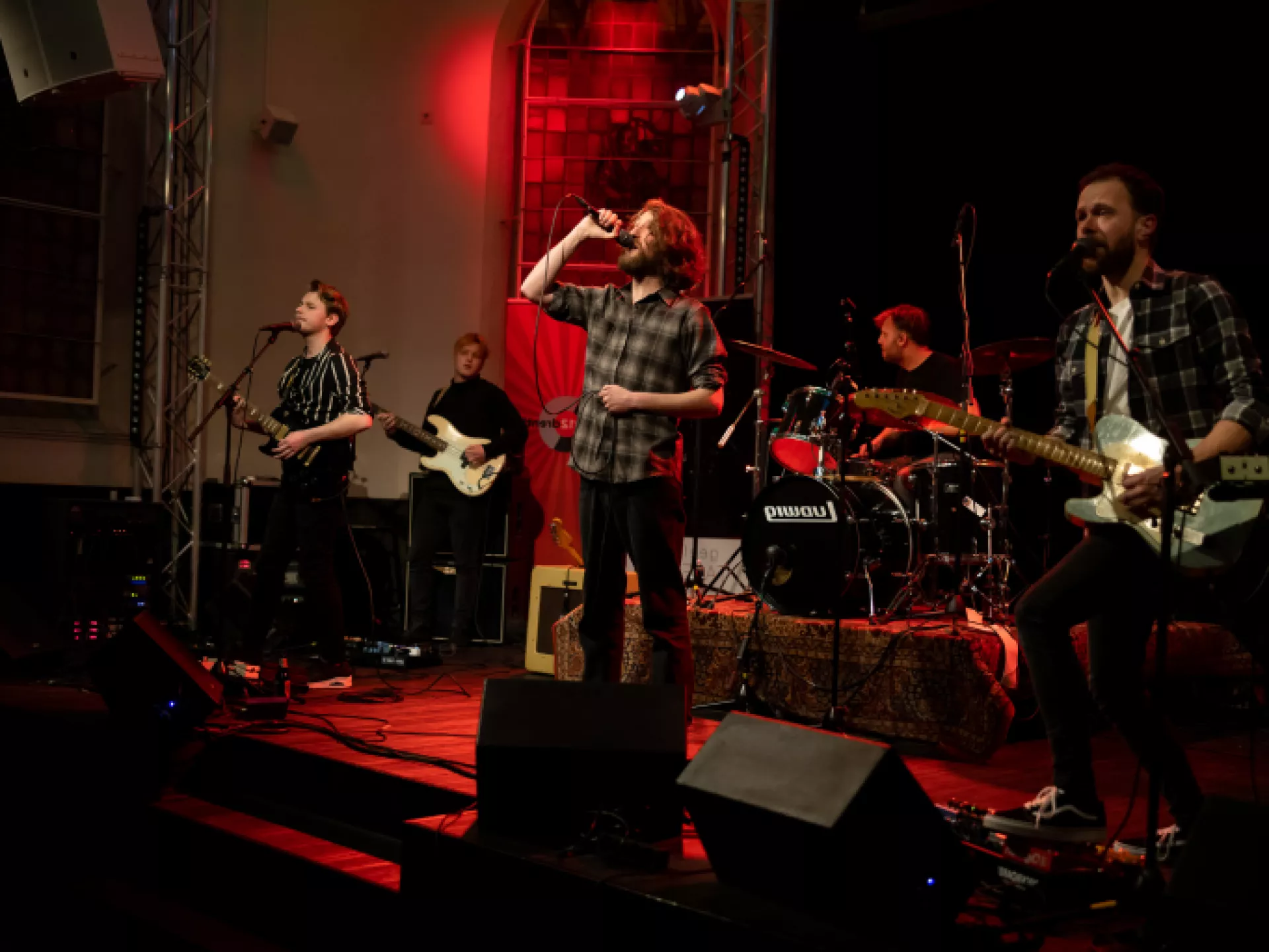 Talentontwikkeling - Eurosonic preview 2023 - Een band op het podium.
