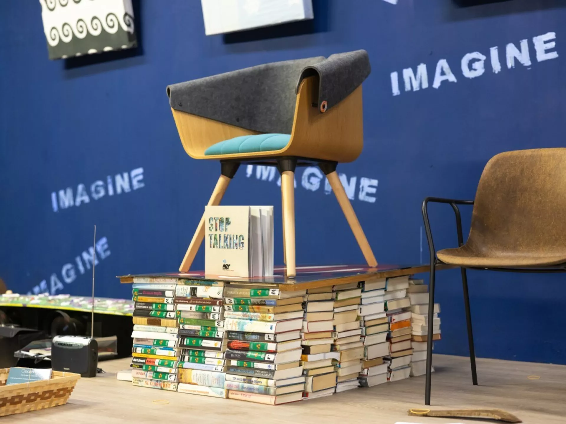 Publiek - evenementen - stoel met boeken