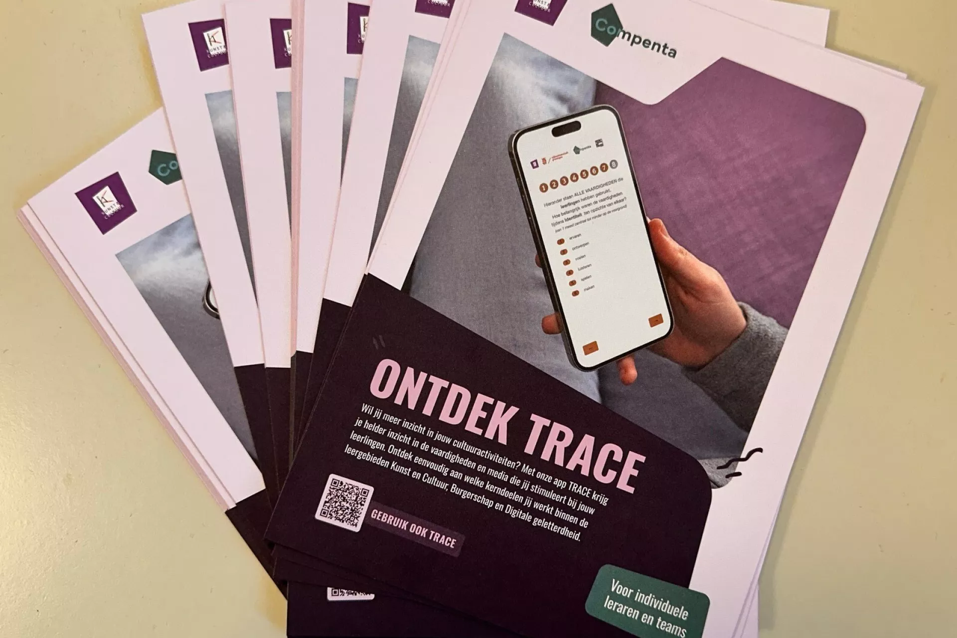 De flyer over trace.