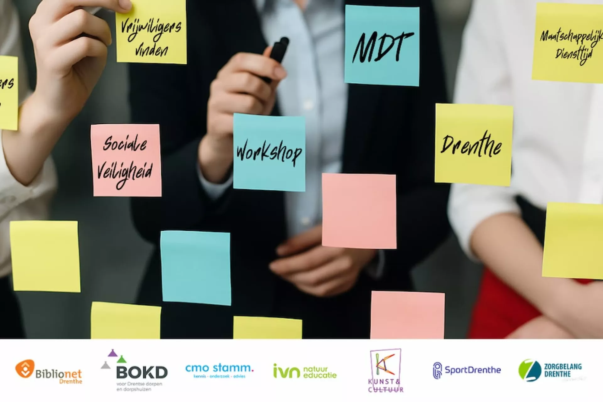 een bord met allemaal memoblaadjes met daarop Sociale veiligheid, vrijwilligers werven en MDT