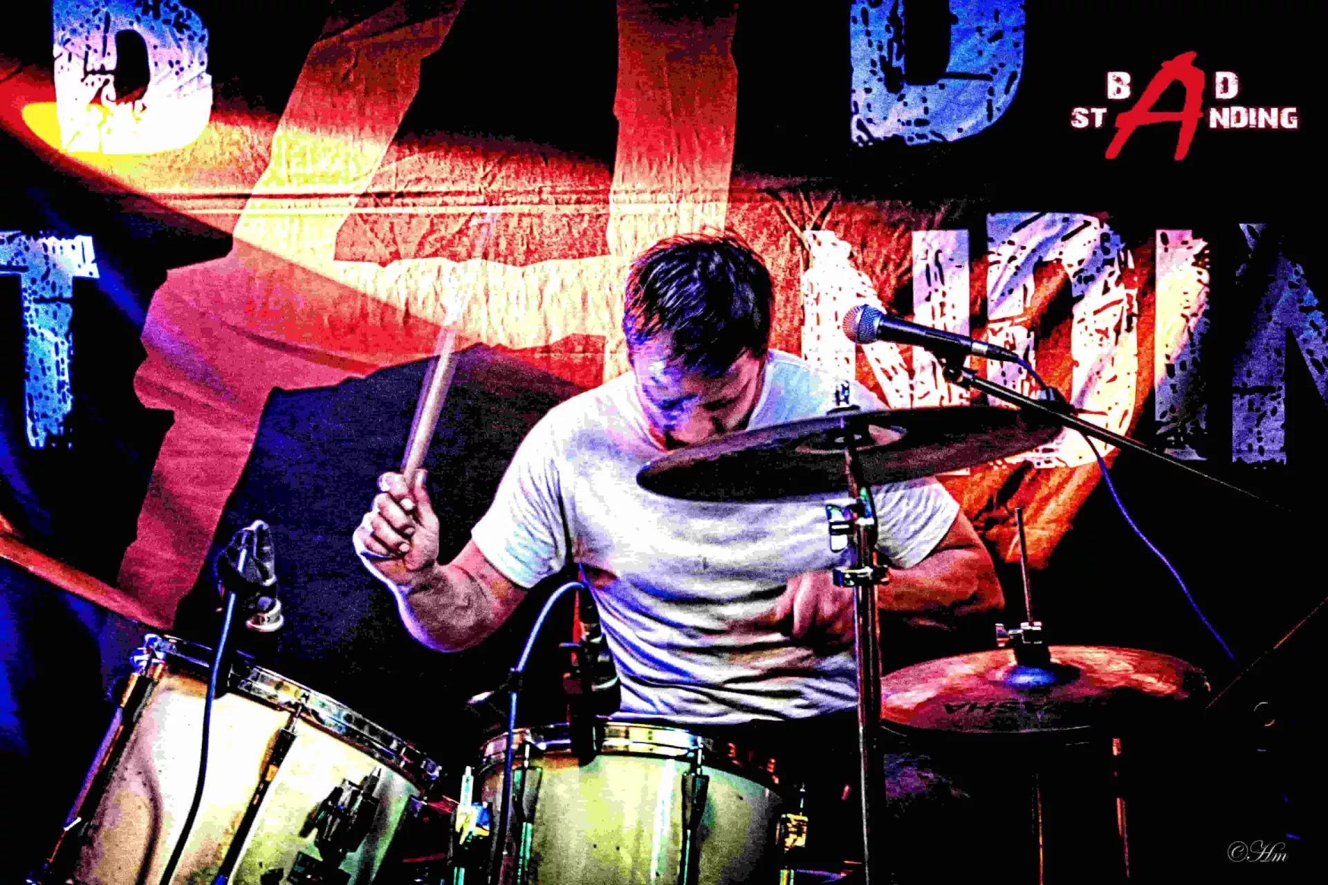Bad Standing - drummer achter drumstel 