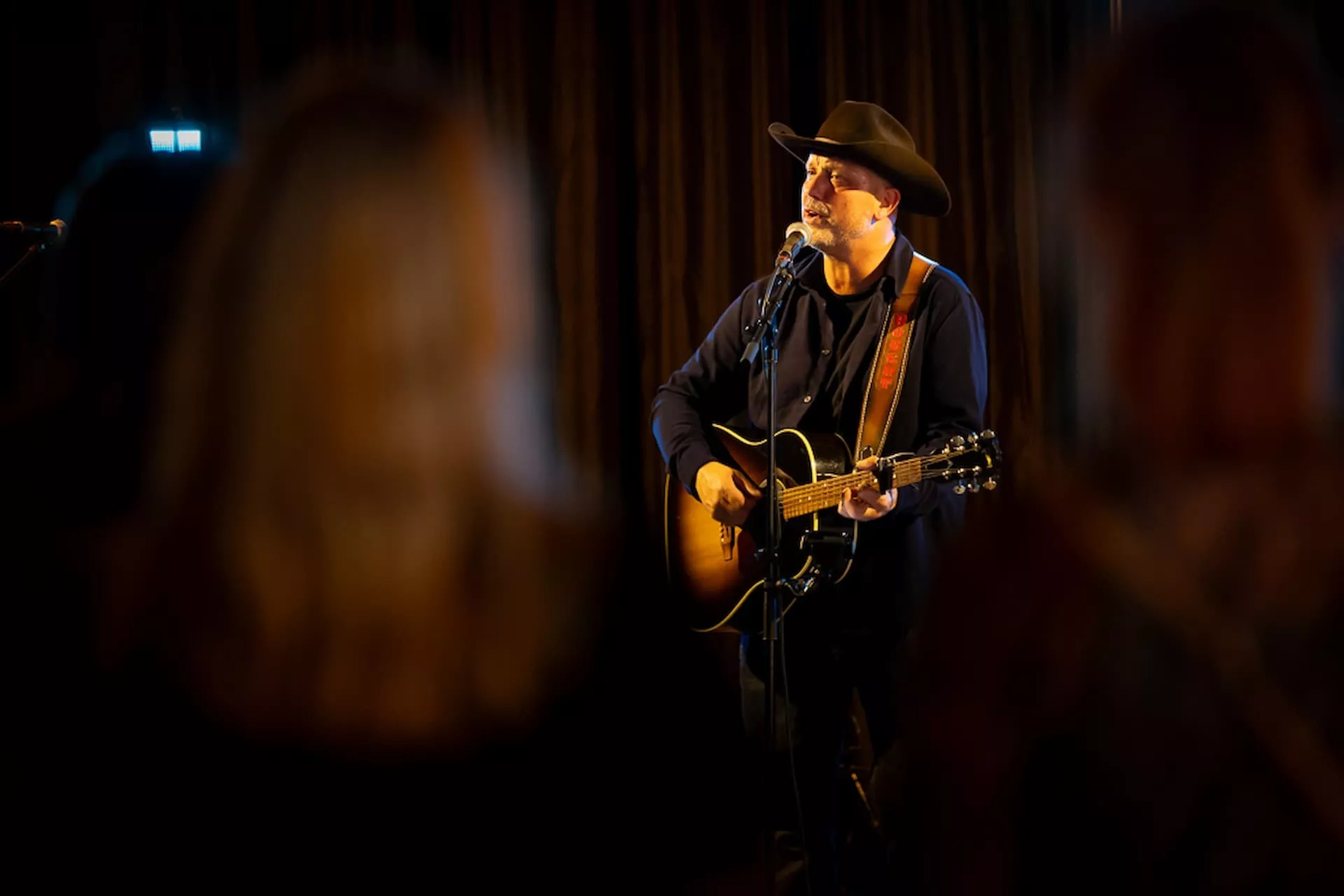 Robert Weston tijdens een optreden bij Drentsch Peil