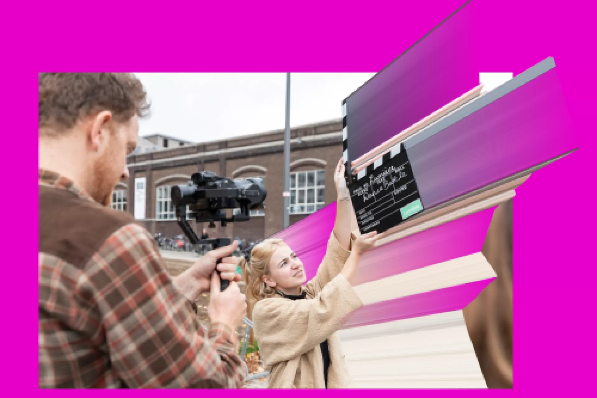 Projecten - Filmhub Noord - beeldbank - Twee mensen met camera en clipboard