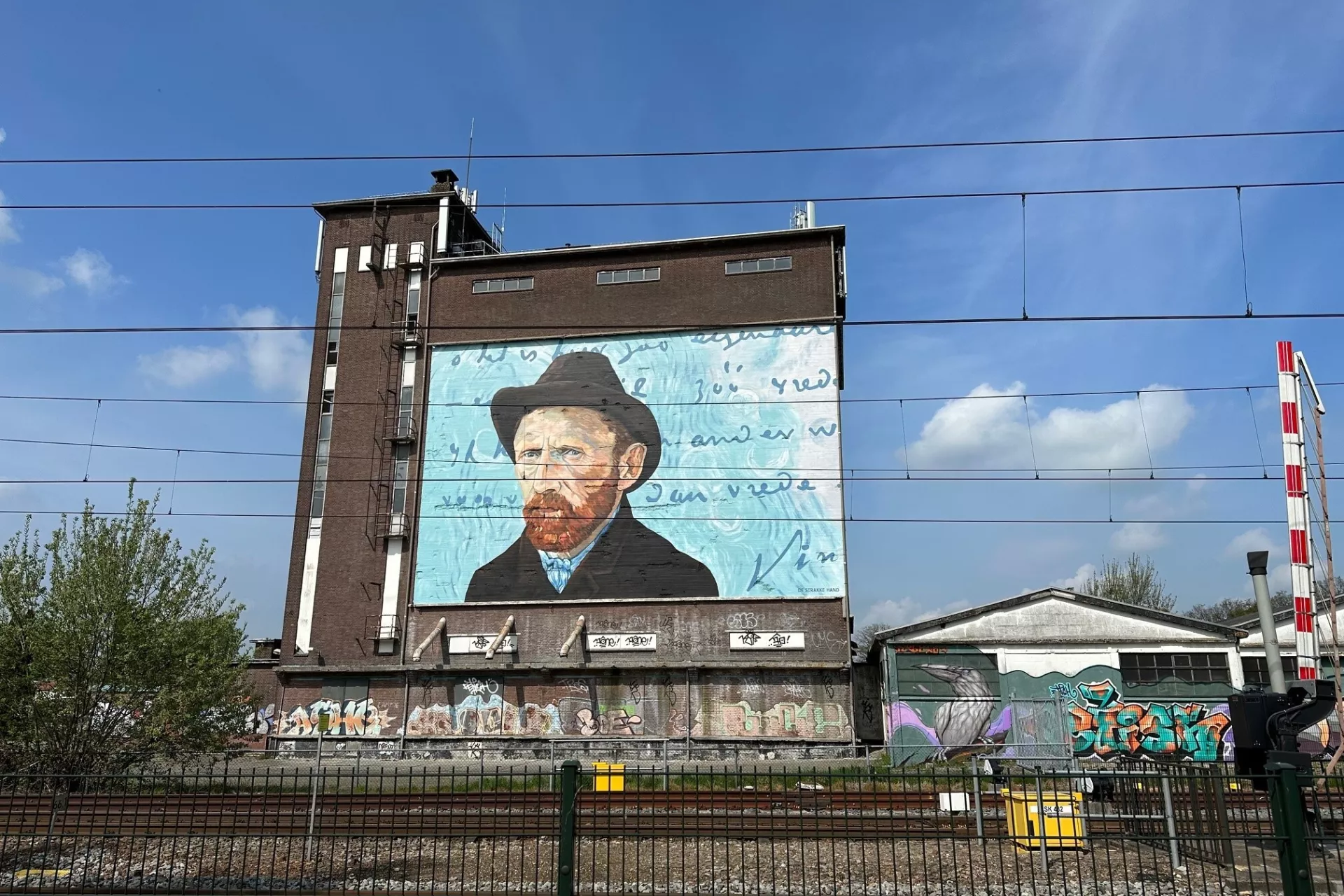 Makers - kunst in de openbare ruimte - Van Gogh landmarks - schildering Van Gogh op gebouw