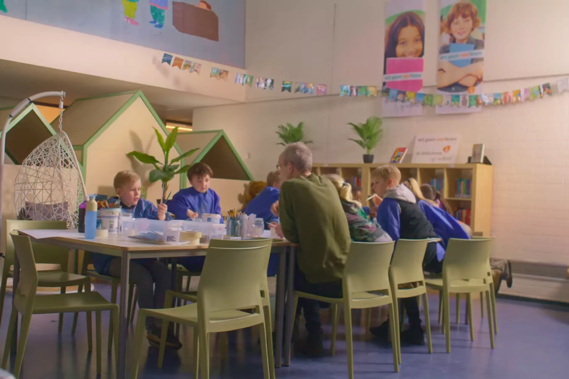 Kinderopvang - mensen overleggen aan tafel