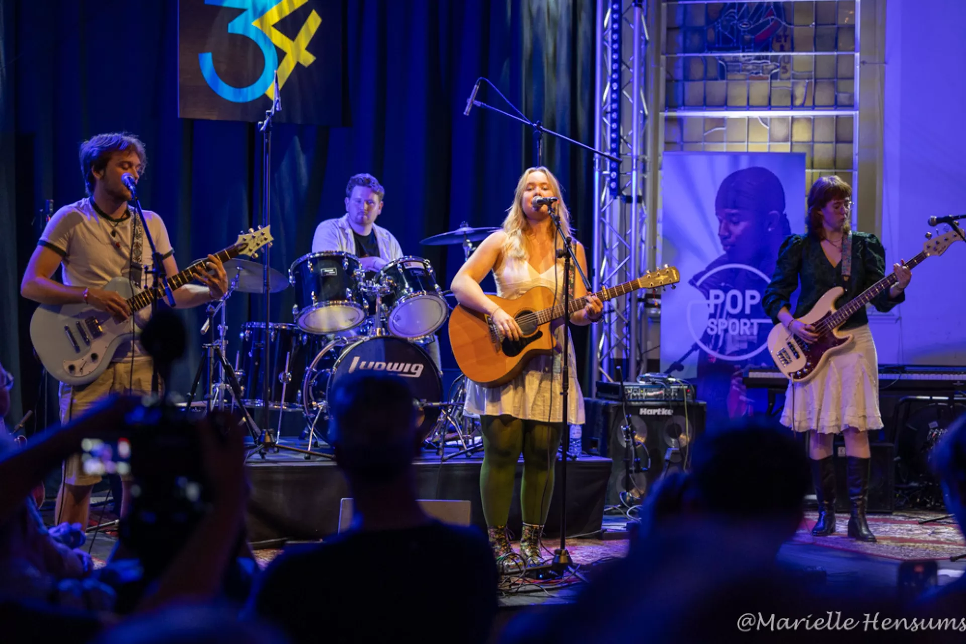 Popspot - showcase 2024 - band Bloom op het podium 