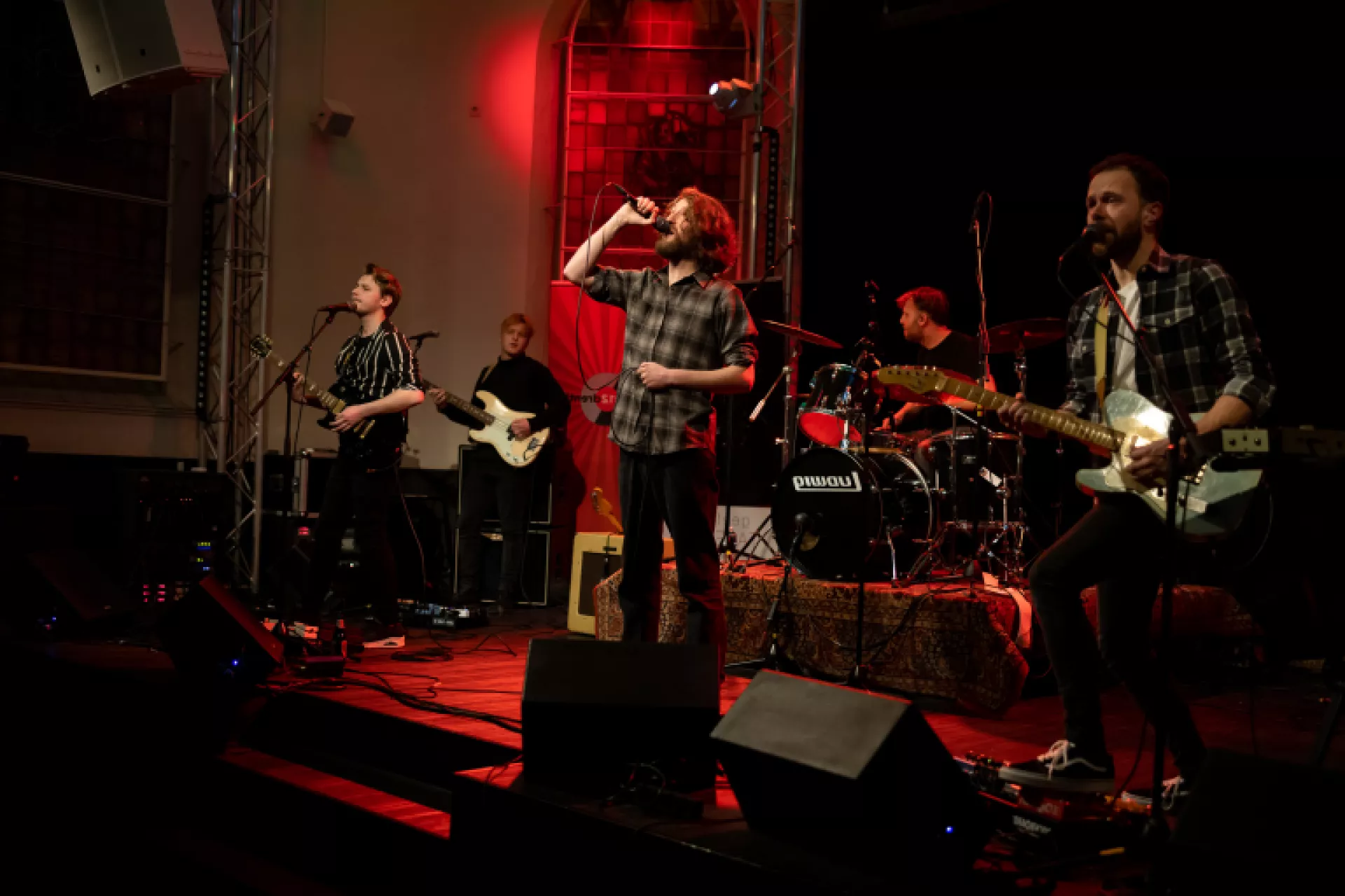 Talentontwikkeling - Eurosonic preview 2023 - Een band op het podium.