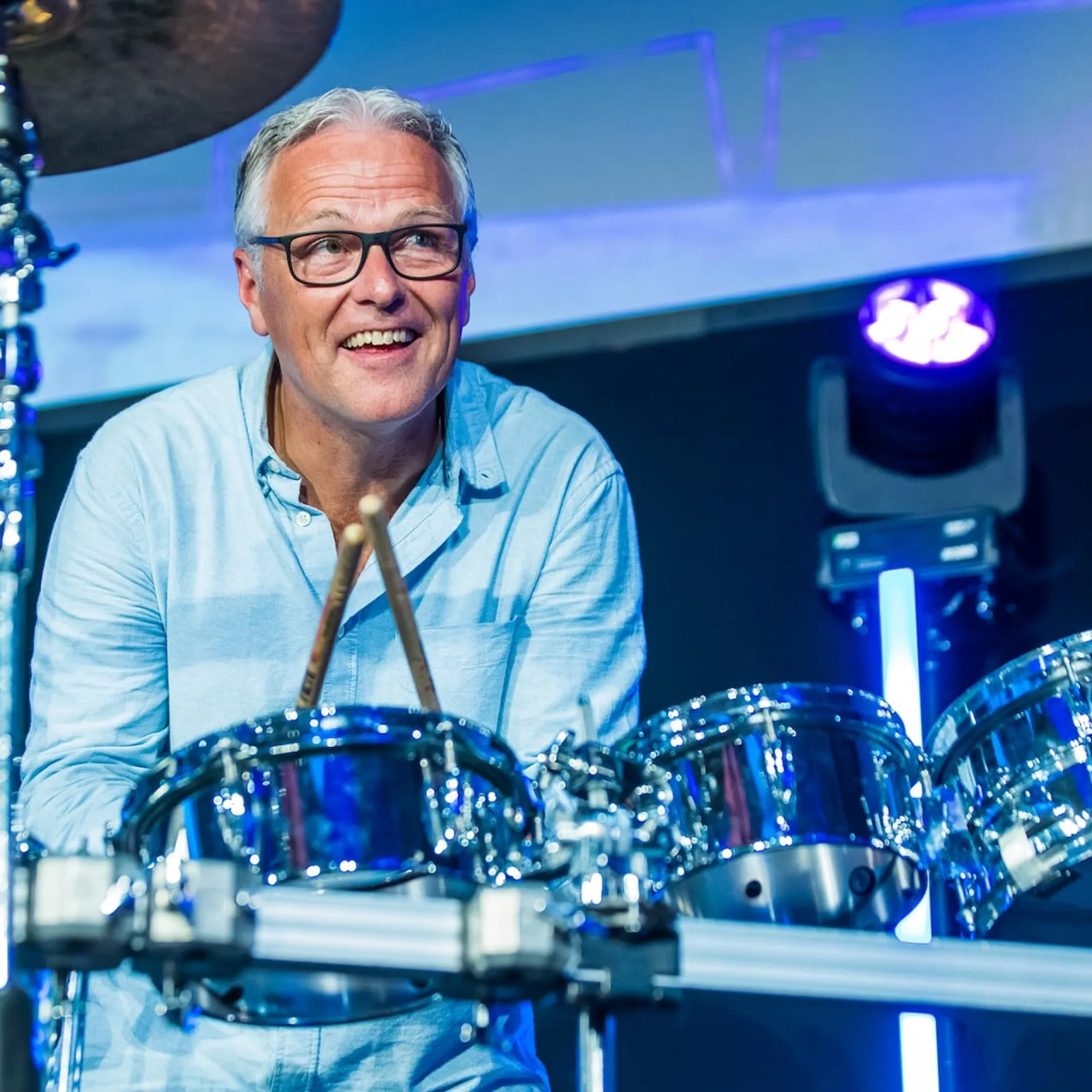Portret Mark Wester - zittend achter drumstel